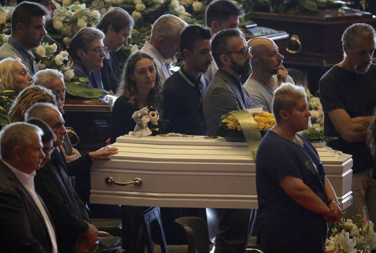 puente en Génova funerales