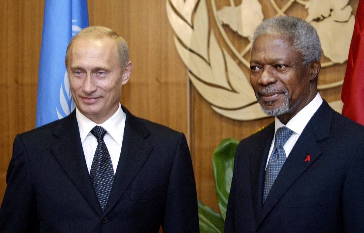 Kofi Annan con el presidente de Rusia, Vladimir Putin en 2003
