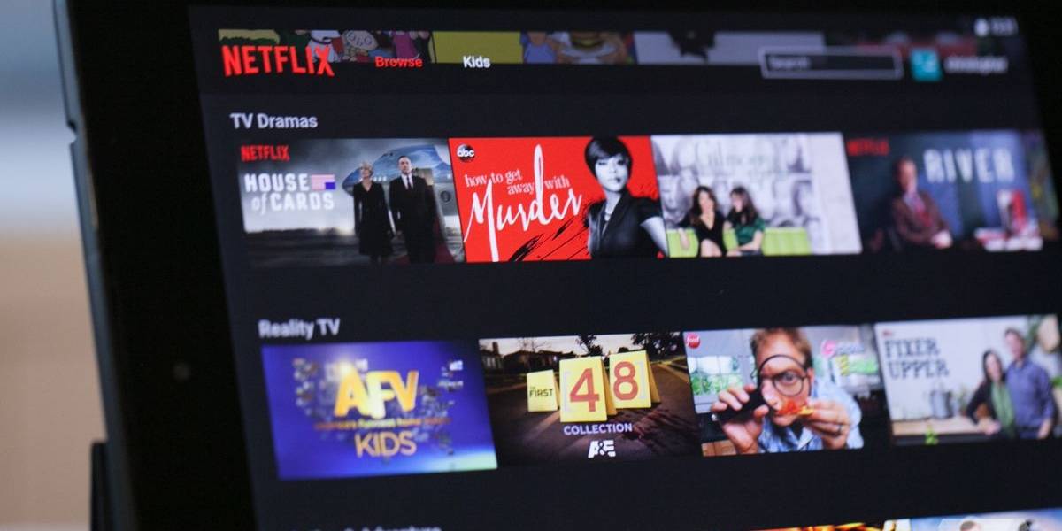 Netflix genera polémica por interrumpir contenido con promociones