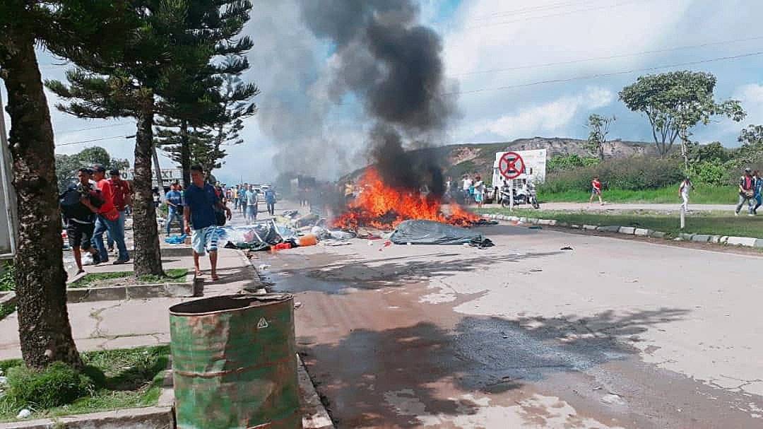 Venezolanos son expulsados de Paracaima: brasileños desmantelan con violencia campamento de refugiados