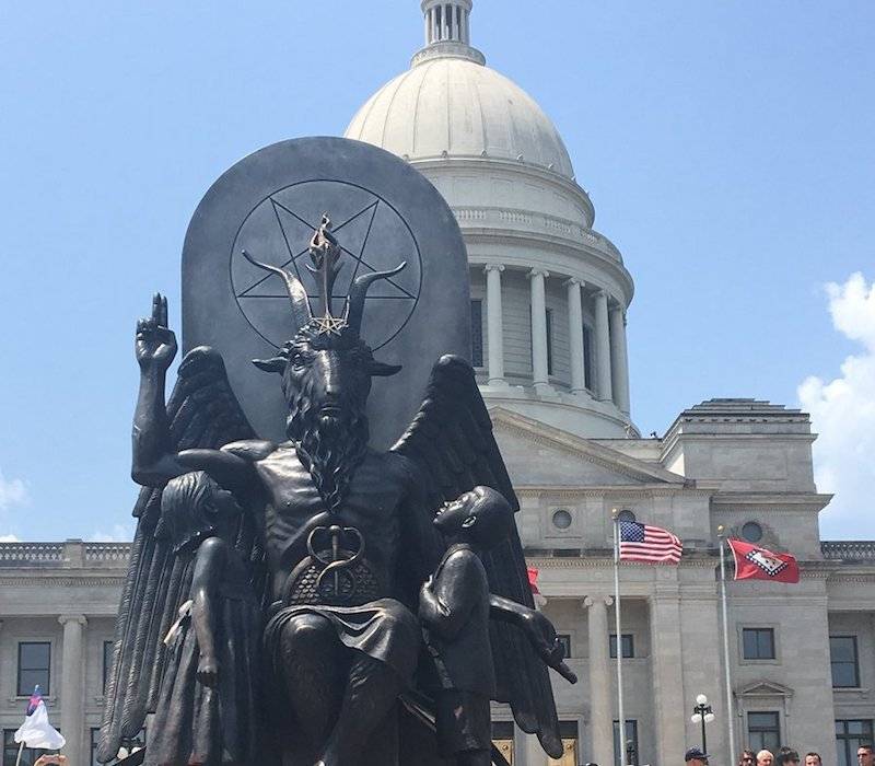 Estatua satánica en Arkansas