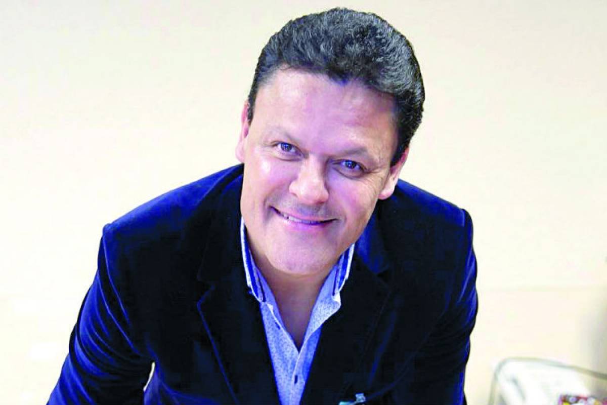 Pedro Fernández Celebra 40 años de trayectoria con su disco 40