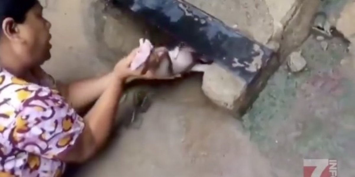 Rescatan a recién nacido del drenaje
