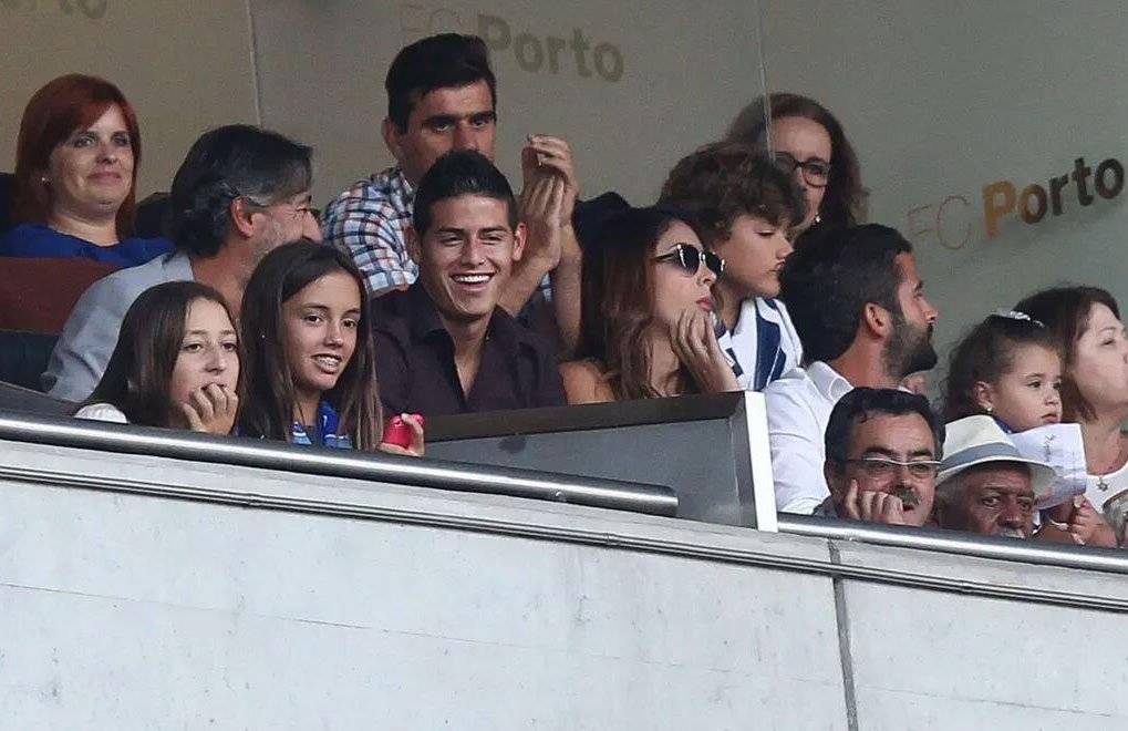 jamesvisitaporto-7cb1e81c1d99b7e300dc8410e182e636.jpg