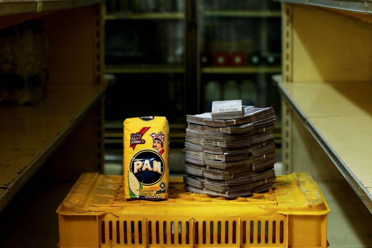 Paquete de harina de 1 kilo = 0,38 dólares
