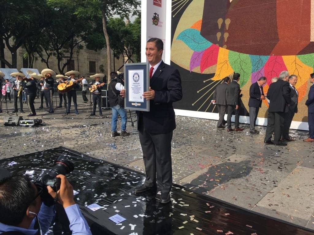 Otro récord de Guadalajara, el mosaico de chaquira más grande del mundo