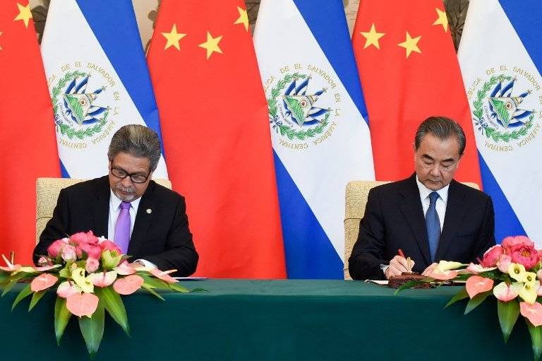 Carlos Castaneda y Wang Yi
