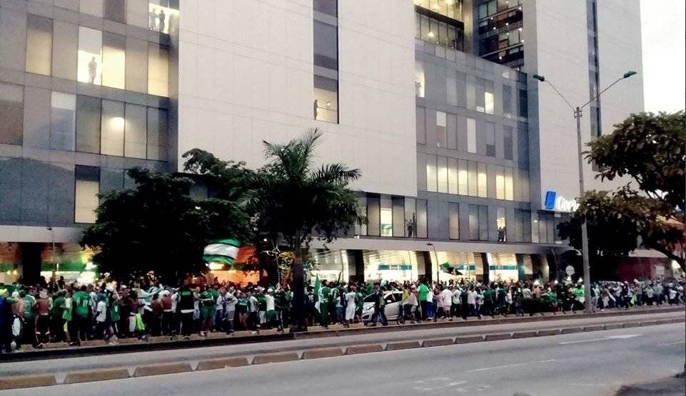 Liga de Quito vs Deportivo Cali: Masiva afluencia de hinchas colombianos en el Hotel Hilton Colón