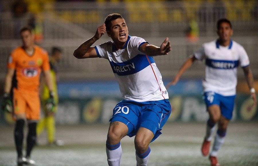 Carlos Lobos anotó dos goles clave en la UC en el primer semestre: el 2-1 sobre Palestino y el 1-1 ante San Luis / Foto: Agencia UNO