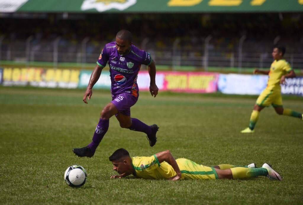Fredy Thompson jugador de Antigua GFC