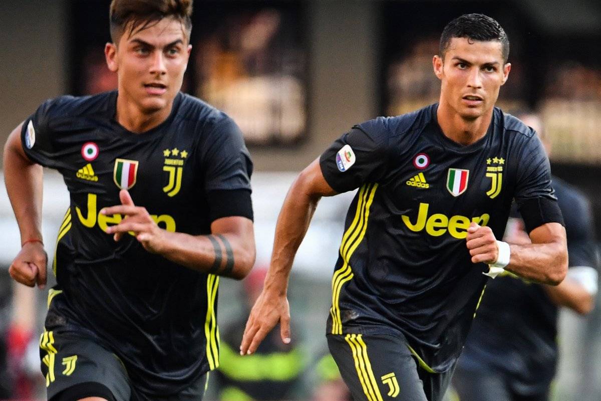Paulo Dybala será el acompañante de Ronaldo en el ataque.