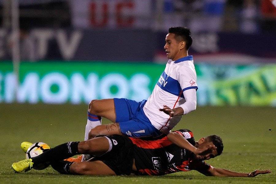 Andrés Vilches no juega en el Campeonato desde el 26 de mayo. Esa vez la UC igualó 0-0 ante Antofagasta / Foto: Photosport