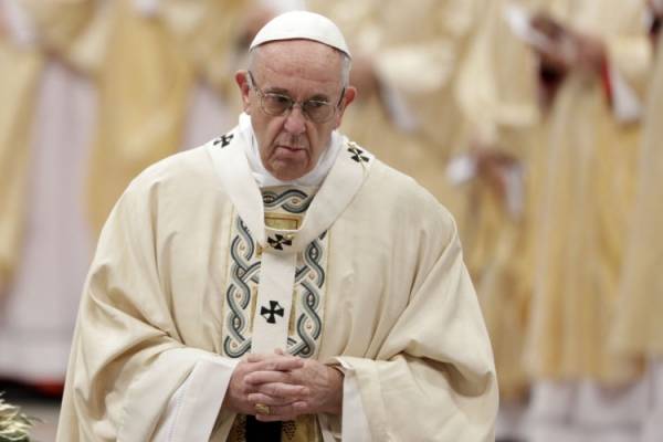 Papa Francisco pide que Chile "pueda superar las recientes tensiones sociales" en su bendición Urbi et Orbi