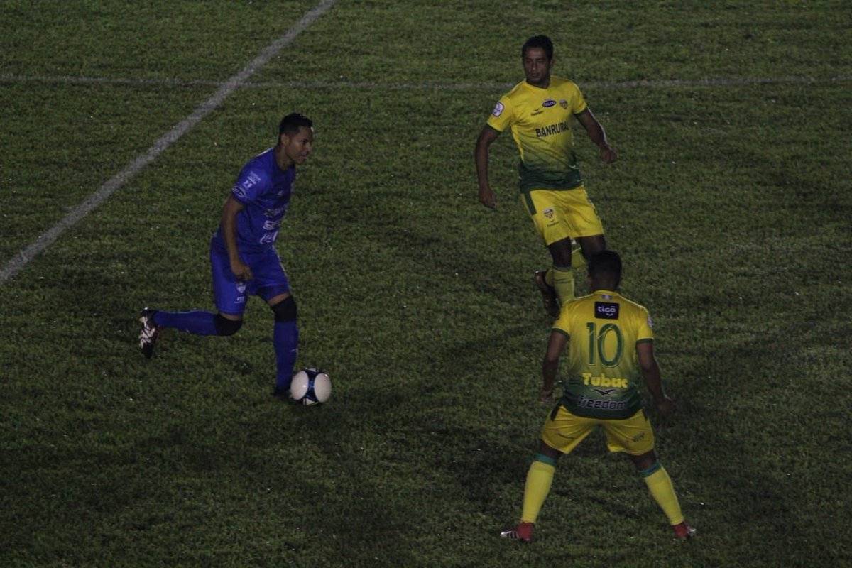 Gerardo Arias fue el motor en el medio campo