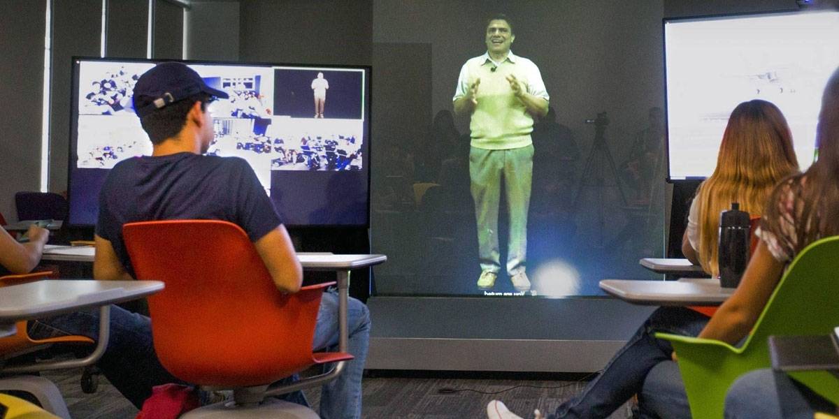 Universidad de México imparte su primera clase con hologramas