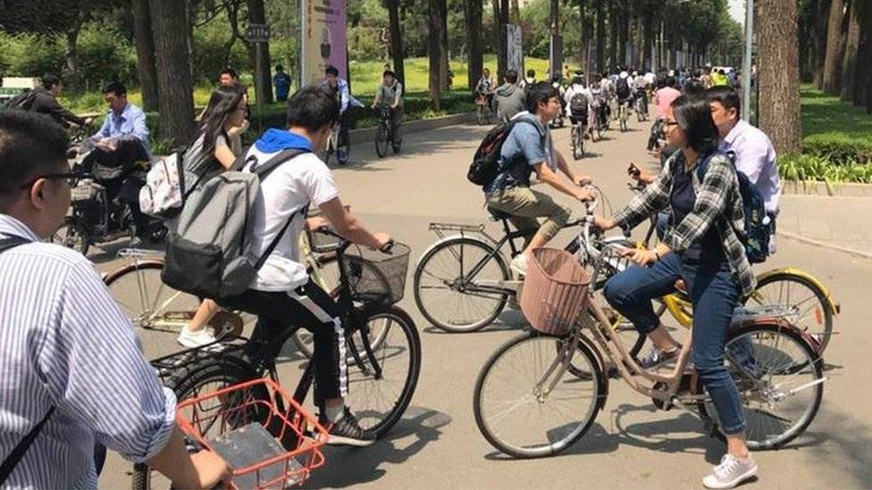 101534467photographsofbikesharebikesinshanghaialexborwickphoto-53cc409b1c8d60d21188caa035354f62.jpg