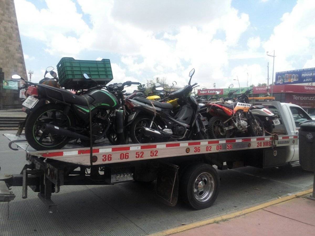 Sancionan a motociclistas por violar el reglamento en Guadalajara
