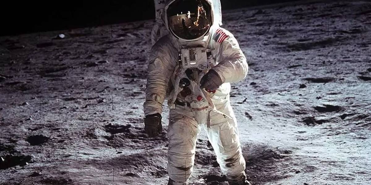 Tipo se encuentra video original de misión lunar Apolo 11 y lo subasta por una millonada