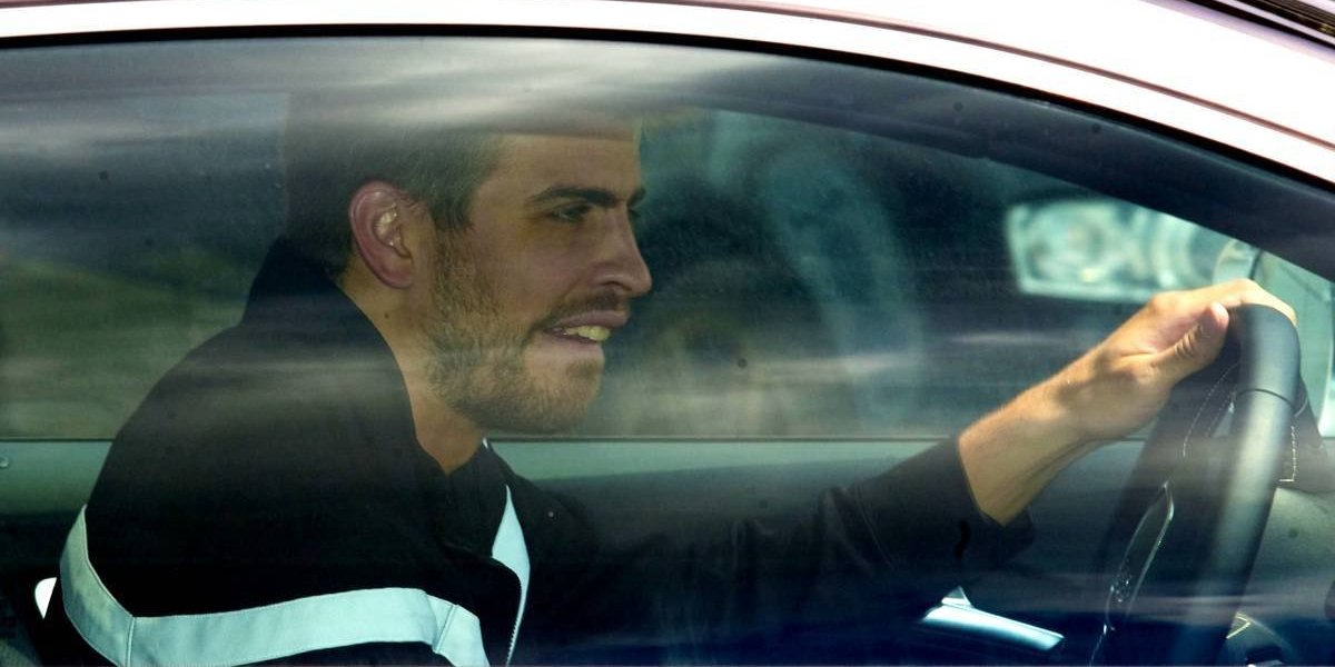 Denuncian a Piqué por conducir sin estar habilitado