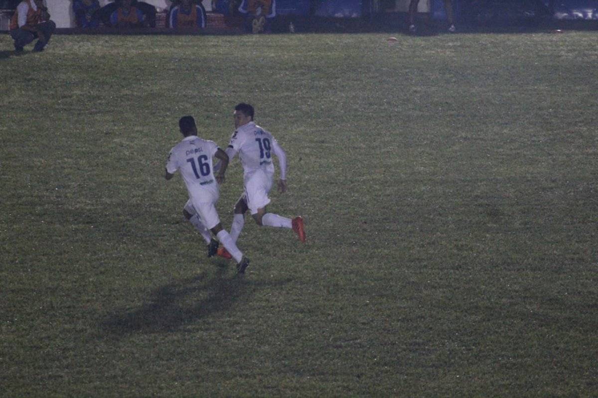 Betancourth marcó el primer gol de los cremas