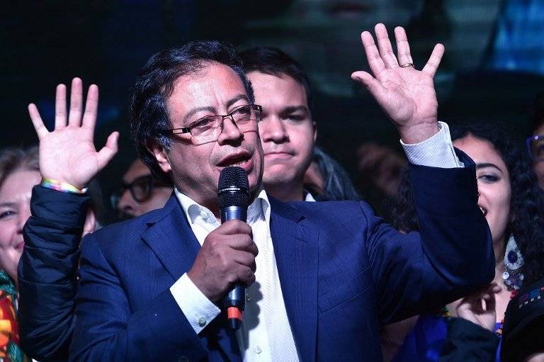 Gustavo Petro dando un discurso