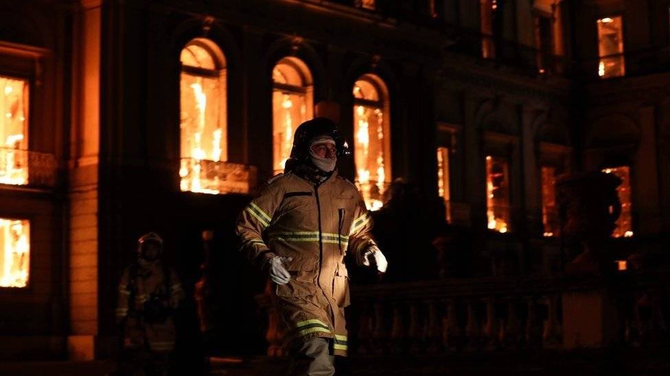 103270515bombero-813e1cc6fc502e48115b62817bc55d00.jpg