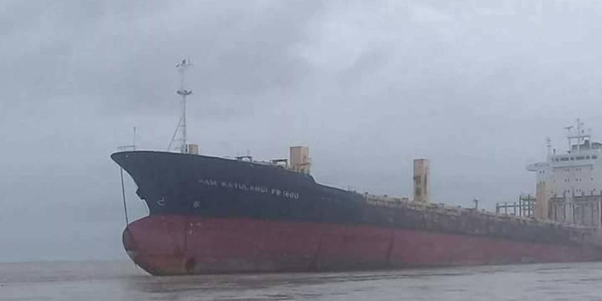 Fotos: Encuentran un misterioso barco “fantasma” sin tripulación ni carga en Birmania