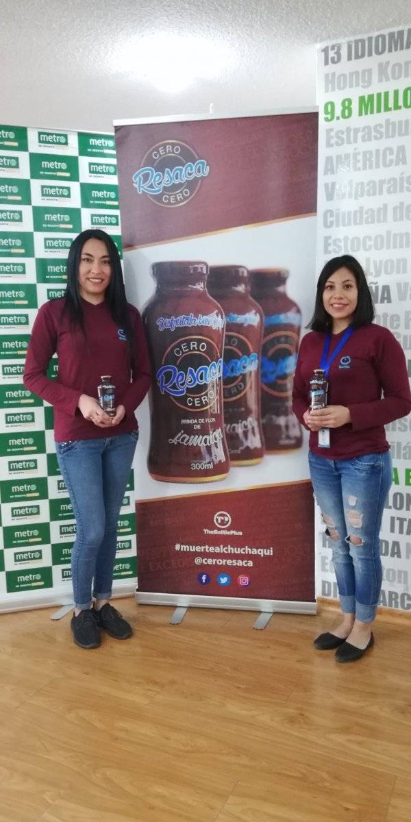 De Izq. a Der.: María José Arteaga; departamento de Compras, Y Alejandra Subía, departamento de Comercial.