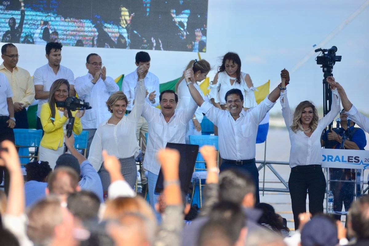 Carlos Luis Morales presentó su candidatura.