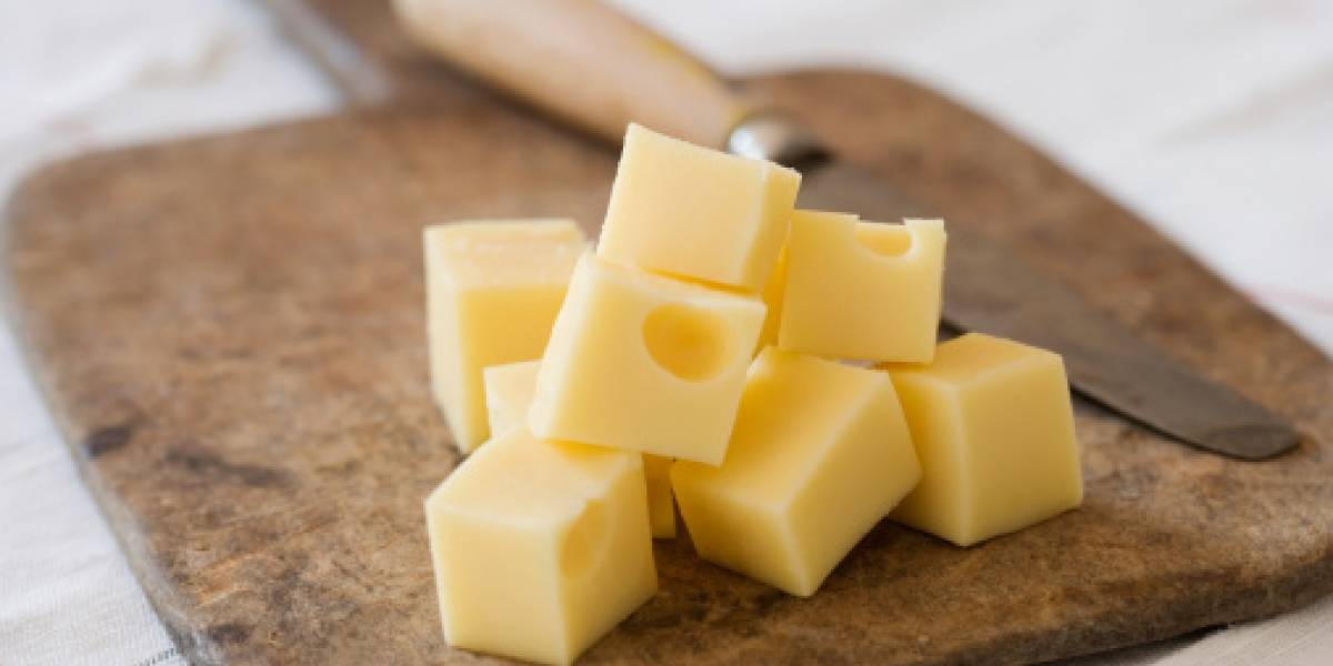 Estudio asegura que comer un trozo de queso al día reduce los niveles de colesterol y no te hará