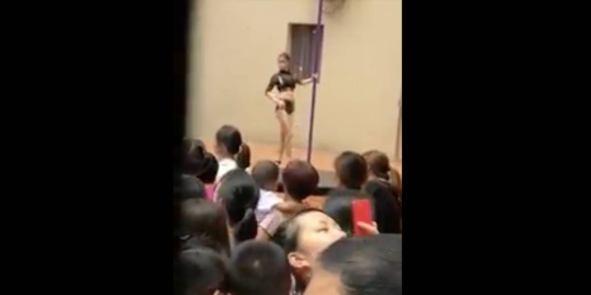 Escándalo: inauguraron un jardín de infantes con un show de pole dance