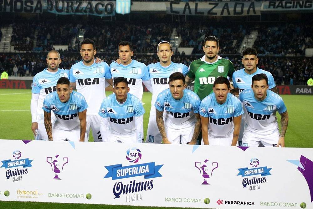 Eugenio Mena comparte camarín con Ricardo Centurión en Racing / Foto: Facebook