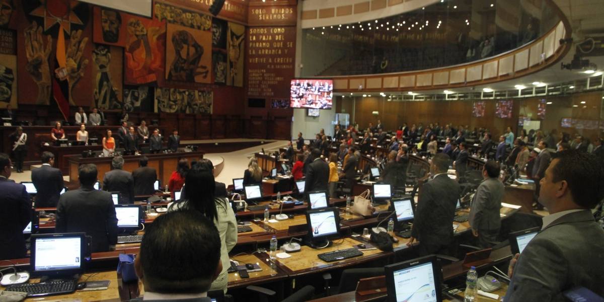 Asamblea decidirá este jueves si expulsa a legisladoras Espín y Vallejo