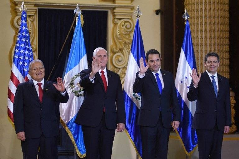 Salvador Sánchez Cerén, Mike Pence, Jimmy Morales y Juan Orlando Hernández