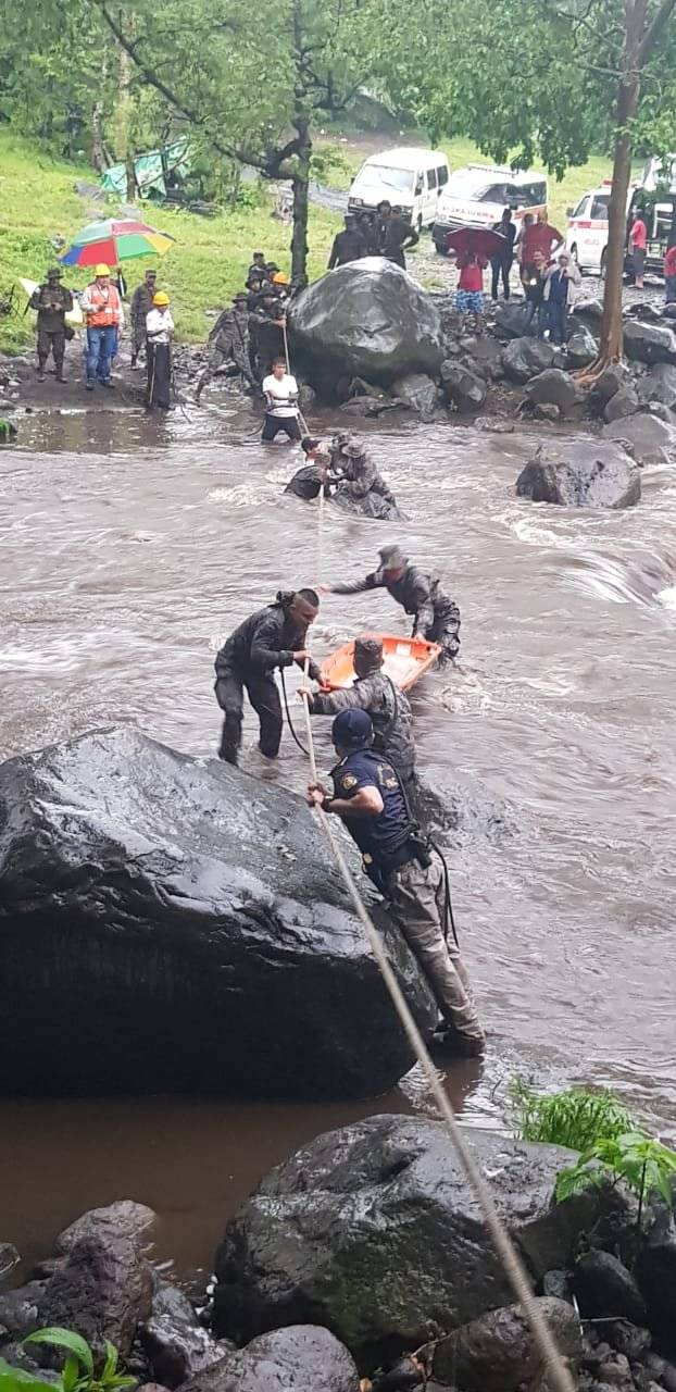 Turistas rescatados en Los Tres Picachos