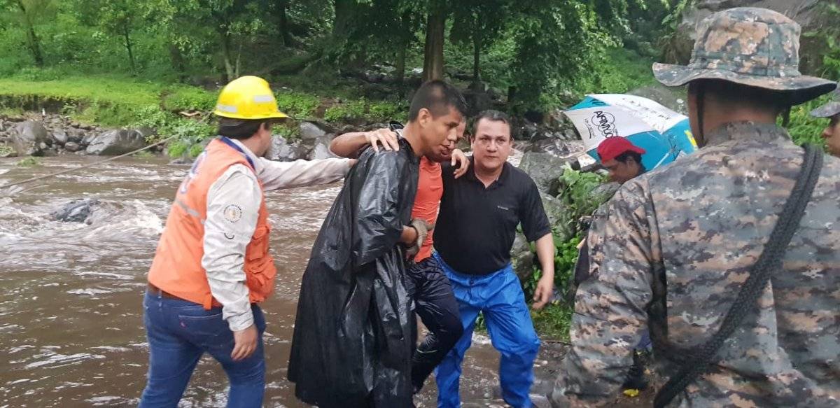 Turistas rescatados en Los Tres Picachos