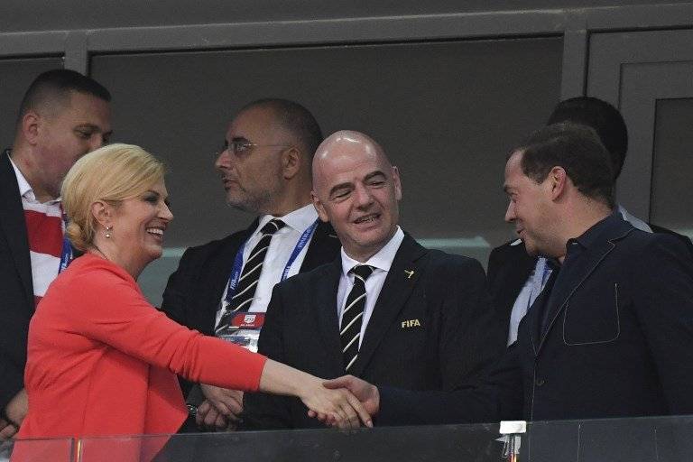 Kolinda Grabar-Kitarović, Gianni Infantino y Dmitry Médvedev