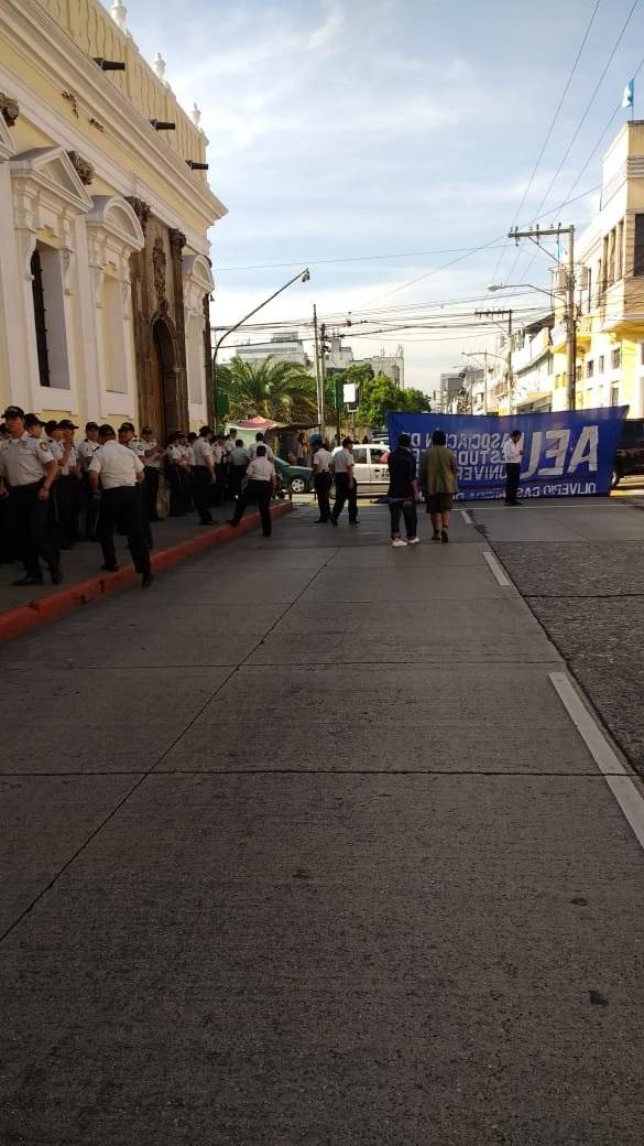 manifestación de AEU frente al Congreso