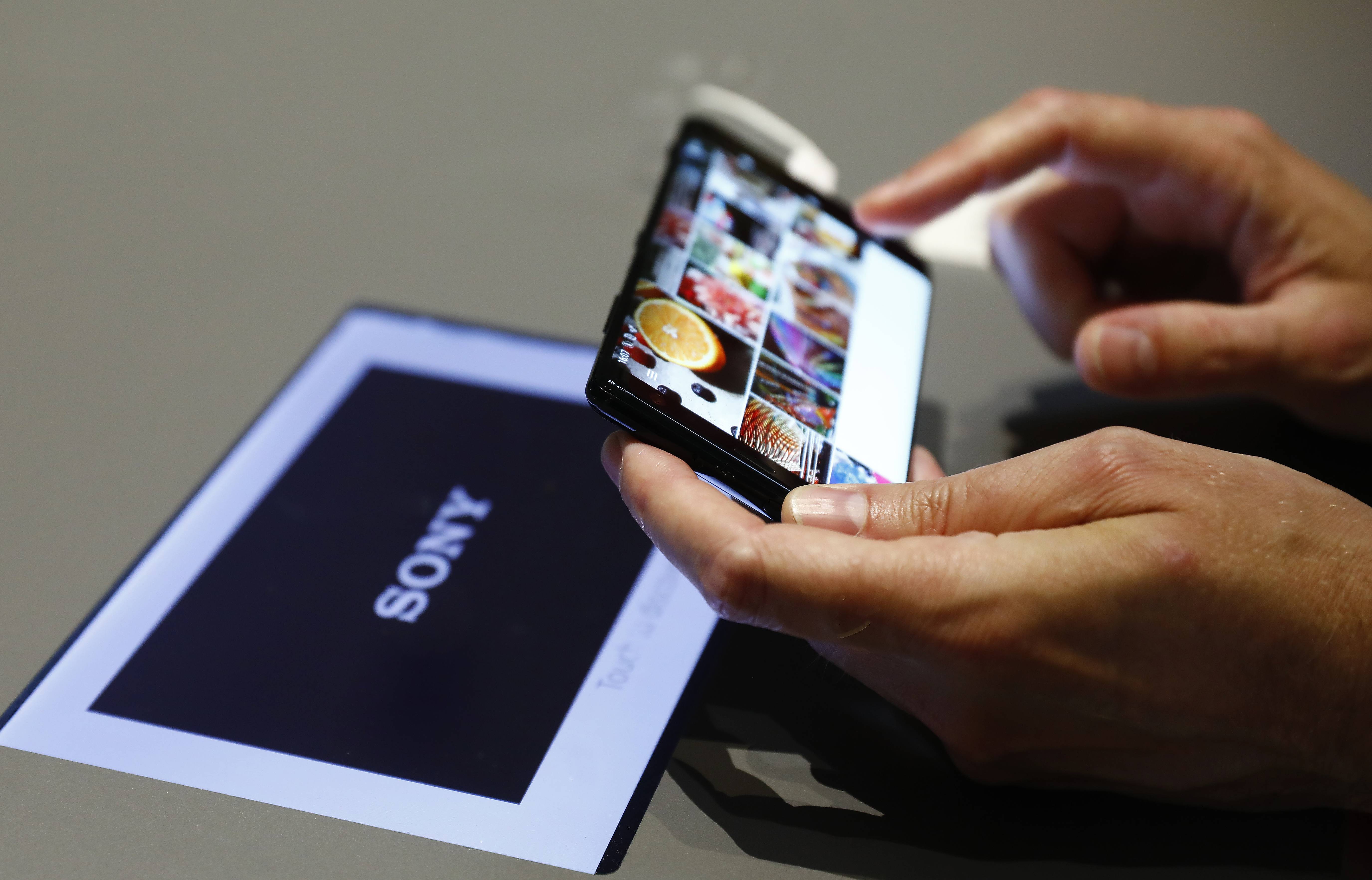 El 61% de los colombianos cree que las nuevas tecnologías han complicado las relaciones de pareja El 61% de los colombianos cree que las nuevas tecnologías han complicado las relaciones de pareja