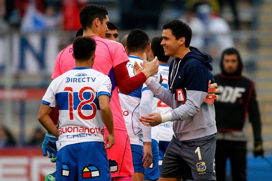 El posible retorno de Cristopher Toselli a la UC podría complicar la permanencia de Matías Dituro en el club / Foto: Photosport