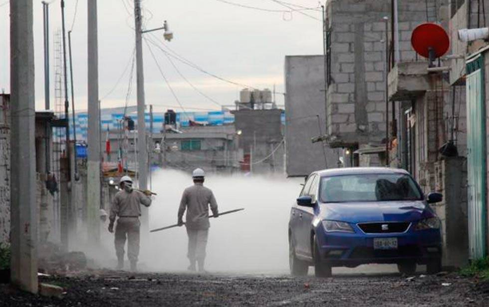 Hombre entra a nube de gas para salvar perro Hombre entra a nube de gas para salvar perro