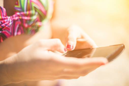 La dejaron plantada el día de su boda por pasar 'demasiado tiempo en WhatsApp'