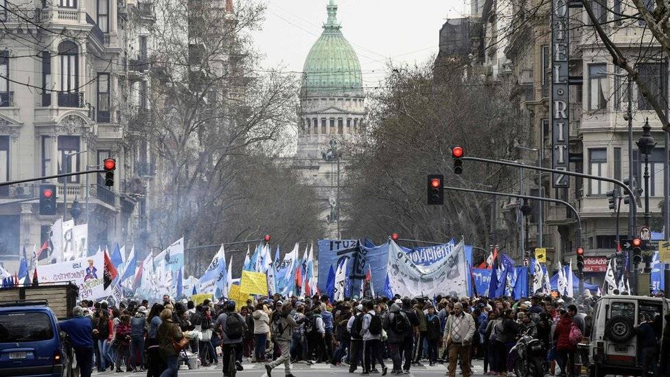 103433727protestoargafp-7c2b12c1352e9c978ed8ec932edd2cae.jpg