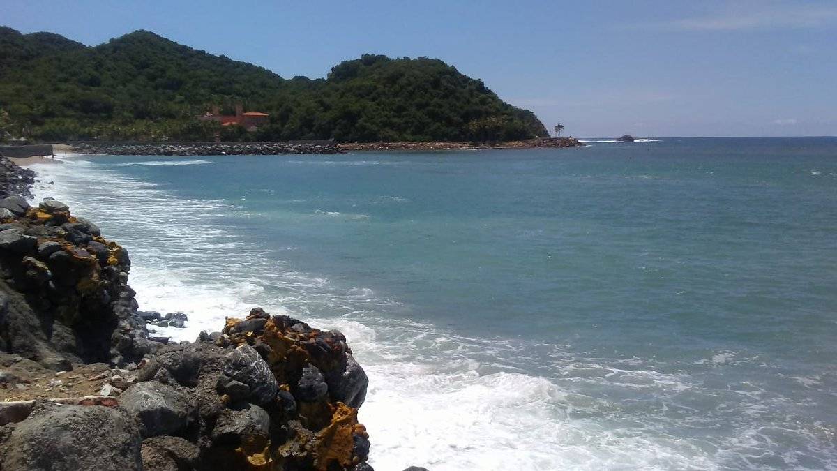 Implementan operativo por presencia de mar de fondo en Jalisco