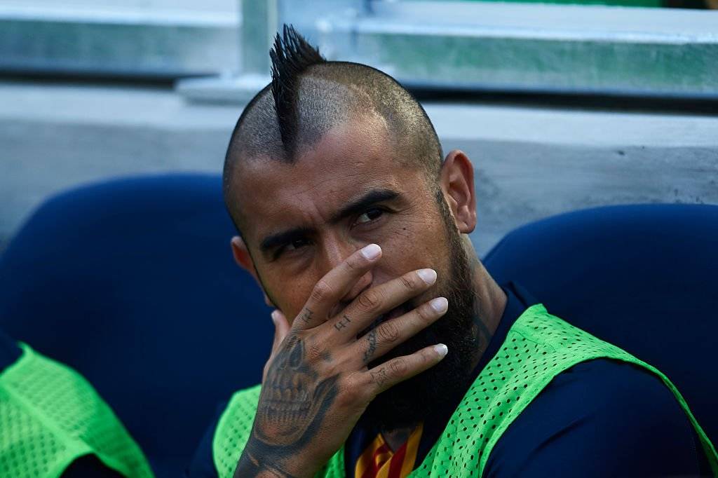 Arturo Vidal vio gran parte del encuentro entre Barcelona y Real Sociedad desde el banco / Foto: Getty Images