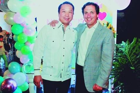 San Liang y Daniel Gutiérrez, esposos de Esmeldy y Anier.