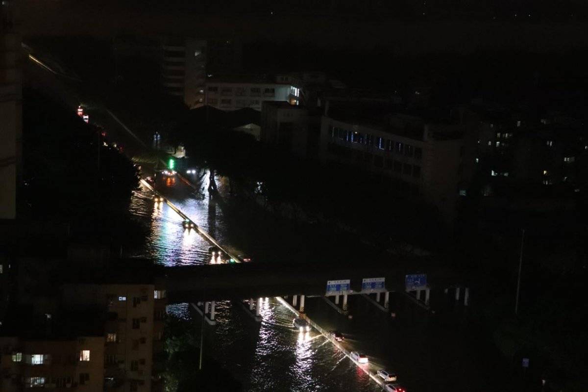 río desbordado tifón China