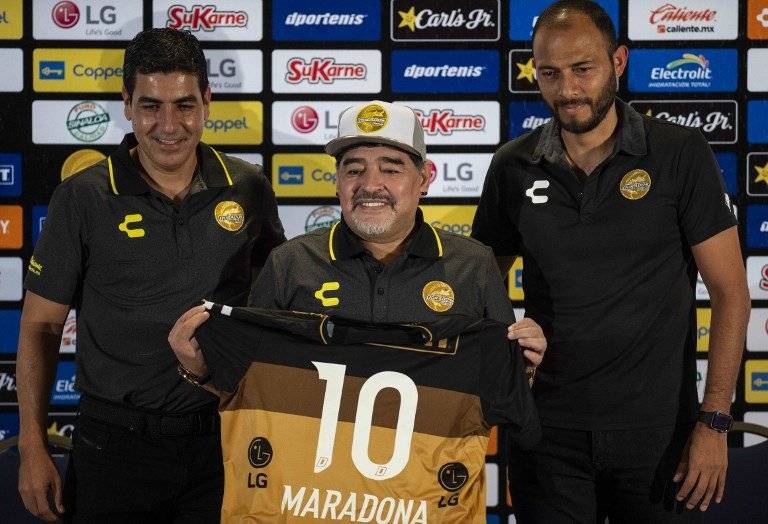 Diego Maradona, presentado con Dorados de Sinaloa