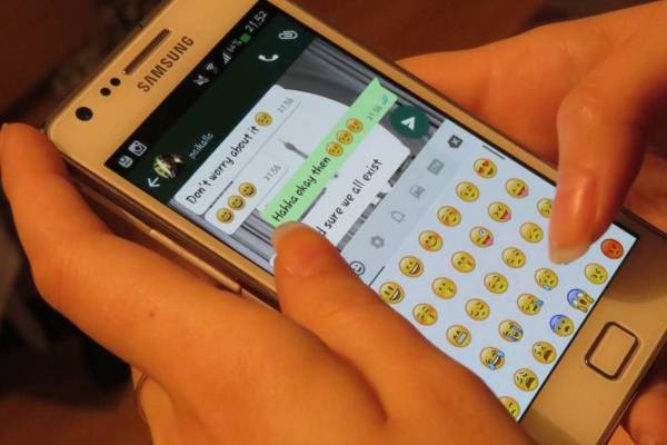 como espiar las conversaciones de otras personas en whatsapp