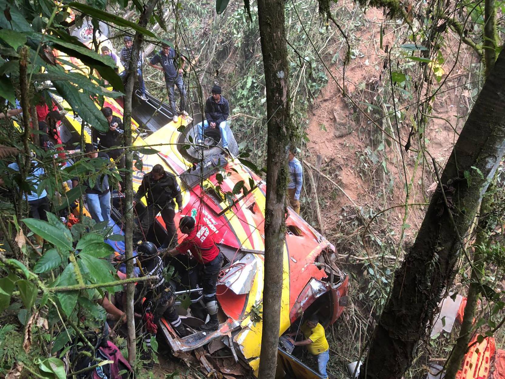 Fiscalía investiga causas de accidente de tránsito en la vía Balsas-Machala